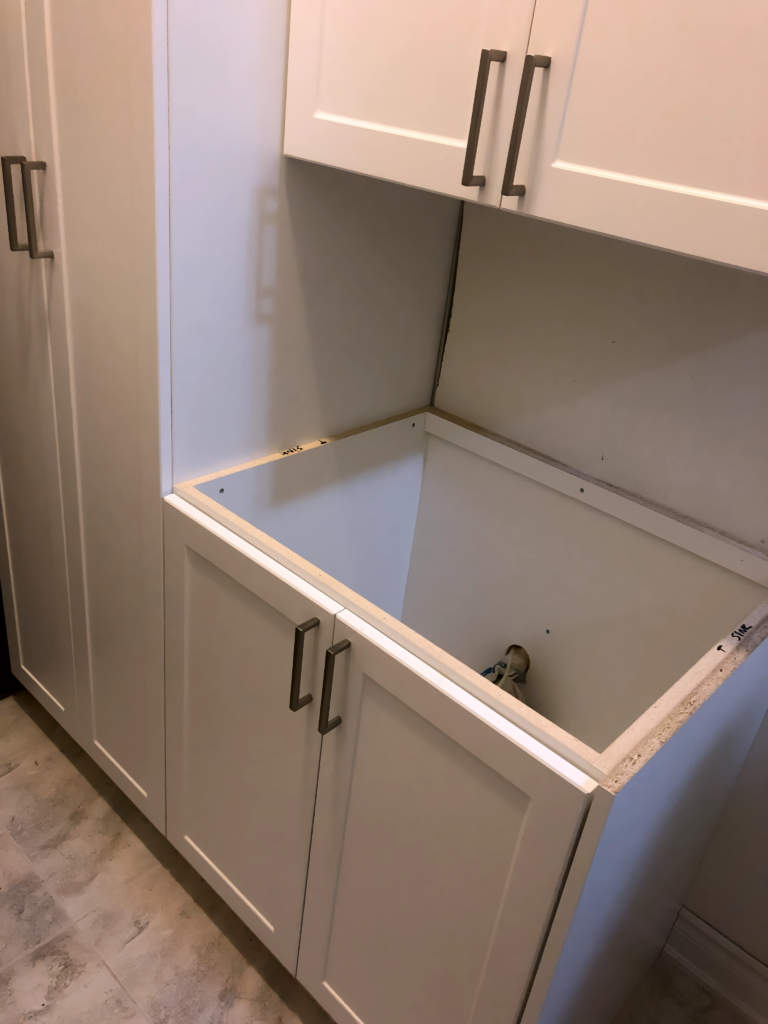 adjustable shelving system for linen closet
